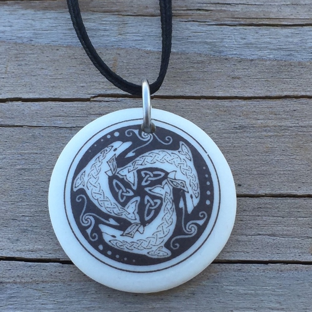 Dolphin Triskele Porcelain pendant necklace - Picture 2 of 8